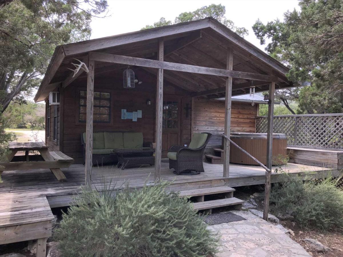 Rockin' B Ranch Love Shack Pipe Creek ภายนอก รูปภาพ